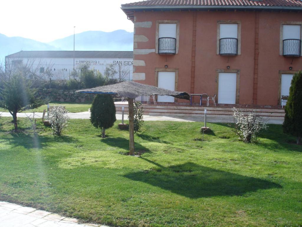 Posada Tresmentiras Aldeanueva del Camino Ngoại thất bức ảnh